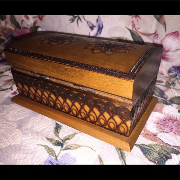 Vintage Footed Burn Carved Jewelry Box - Picture 4 of 8